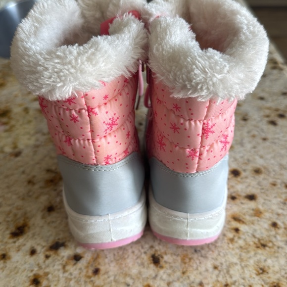 Little girls snow boots warm fuzzy - Picture 5 of 6